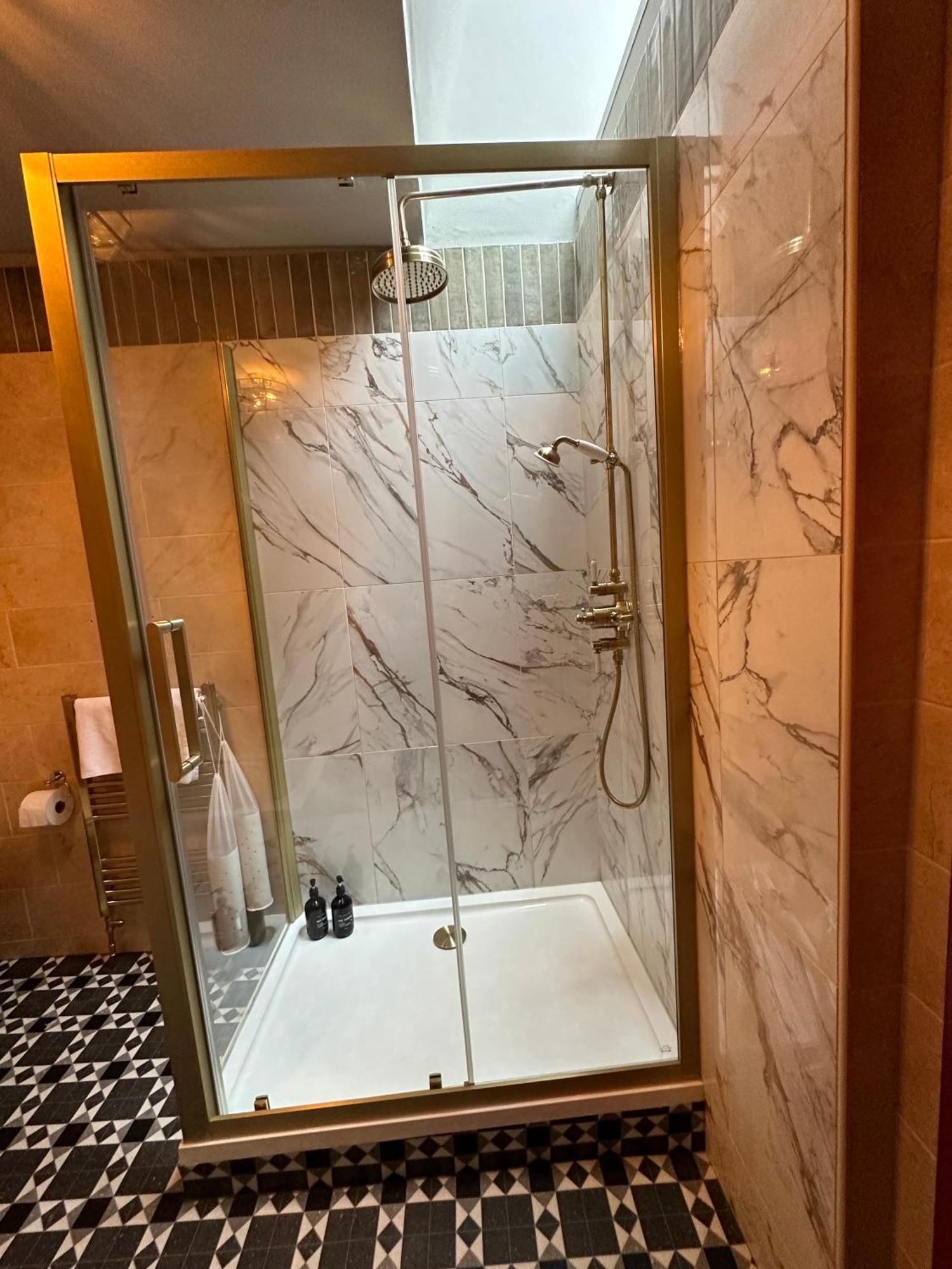 Golden Fleece York Hotel ภายนอก รูปภาพ
