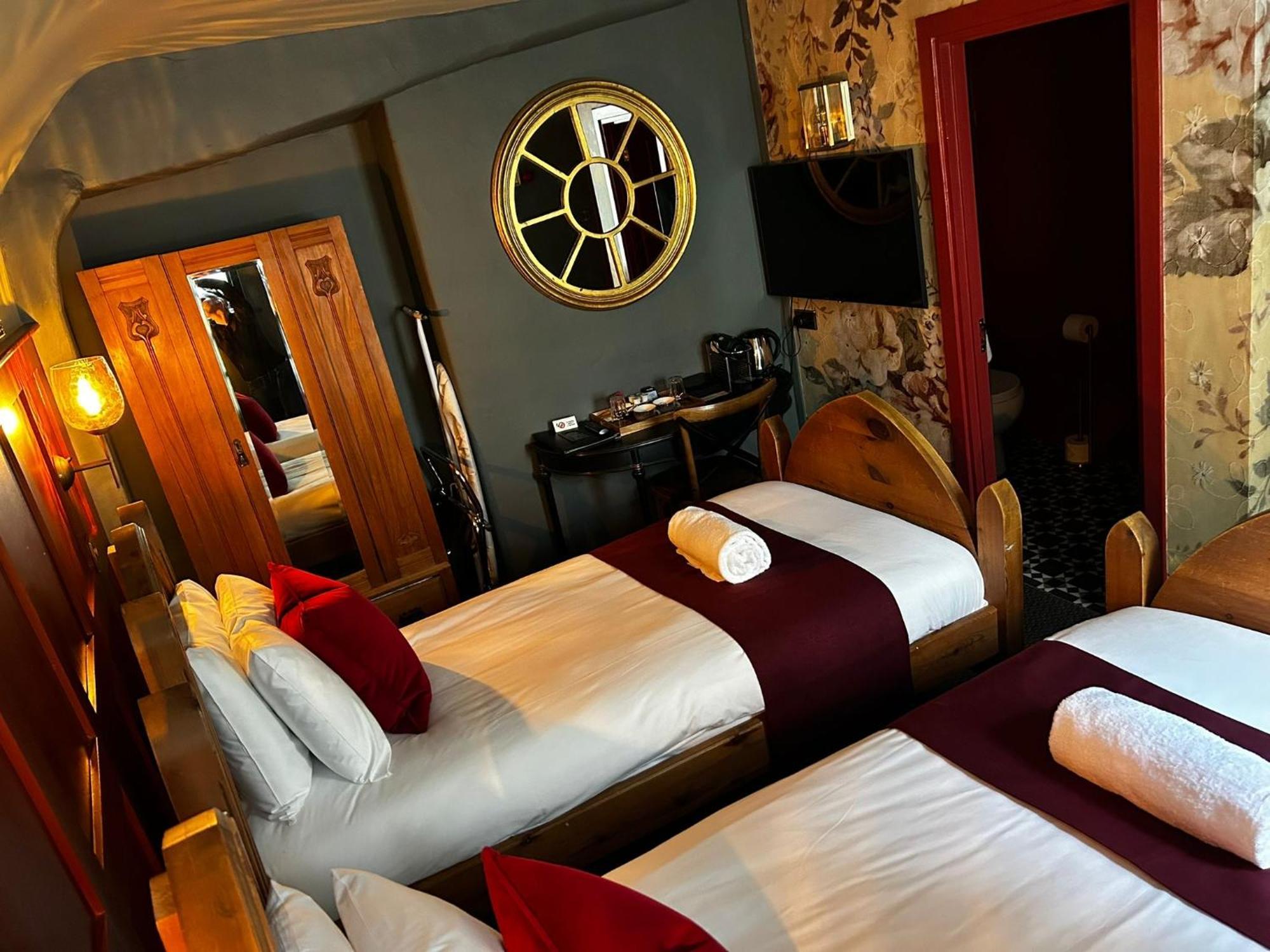 Golden Fleece York Hotel ภายนอก รูปภาพ