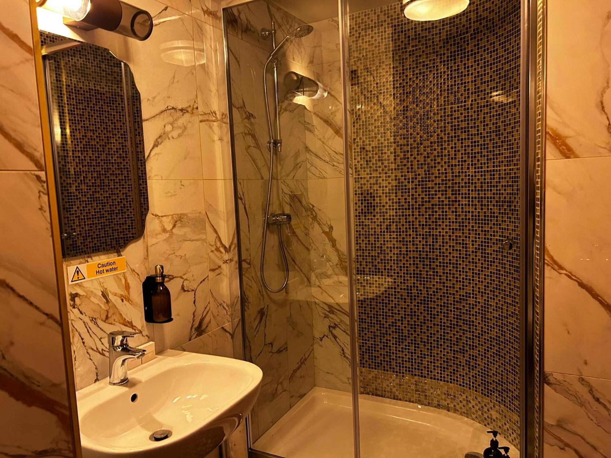 Golden Fleece York Hotel ภายนอก รูปภาพ